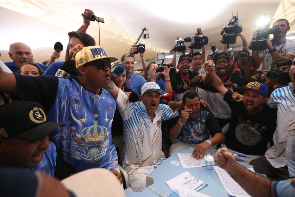 Escola com o enredo O Império dos Mistérios é a campeã do Carnaval 2016 de SP