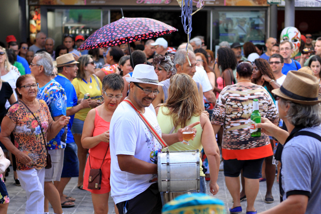 Mercado Central de Pelotas deu lugar à folia neste sábado