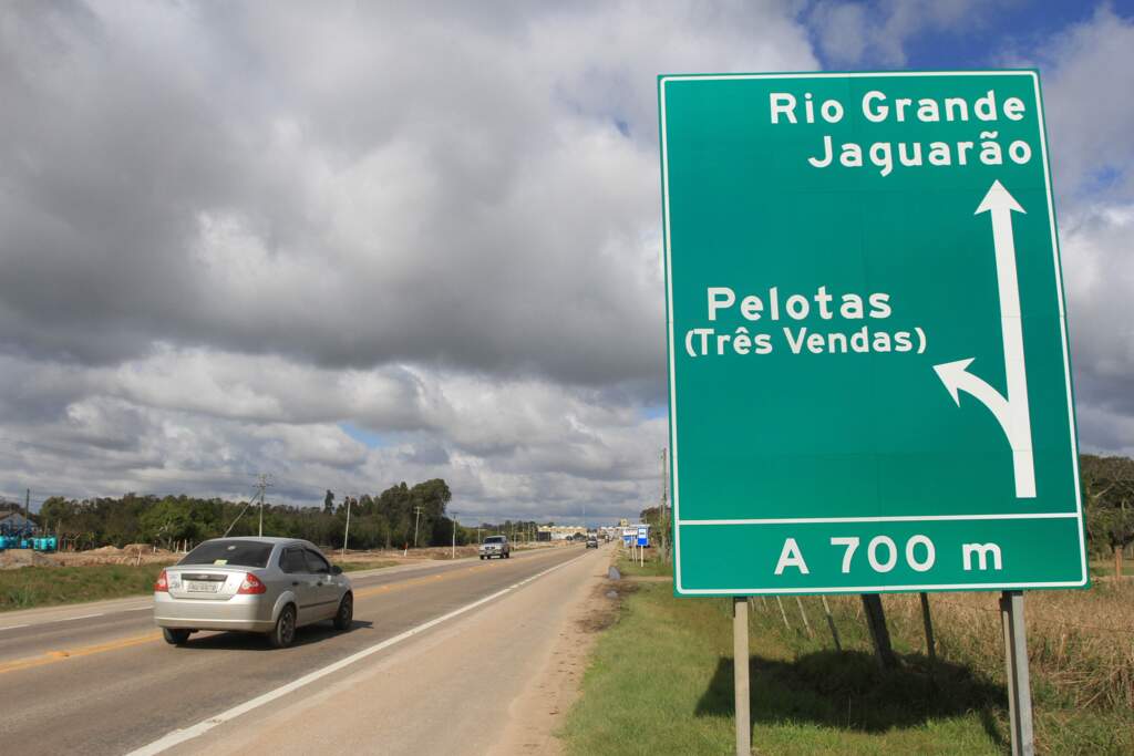 Concessionária também alerta sobre o uso do celular ao volante