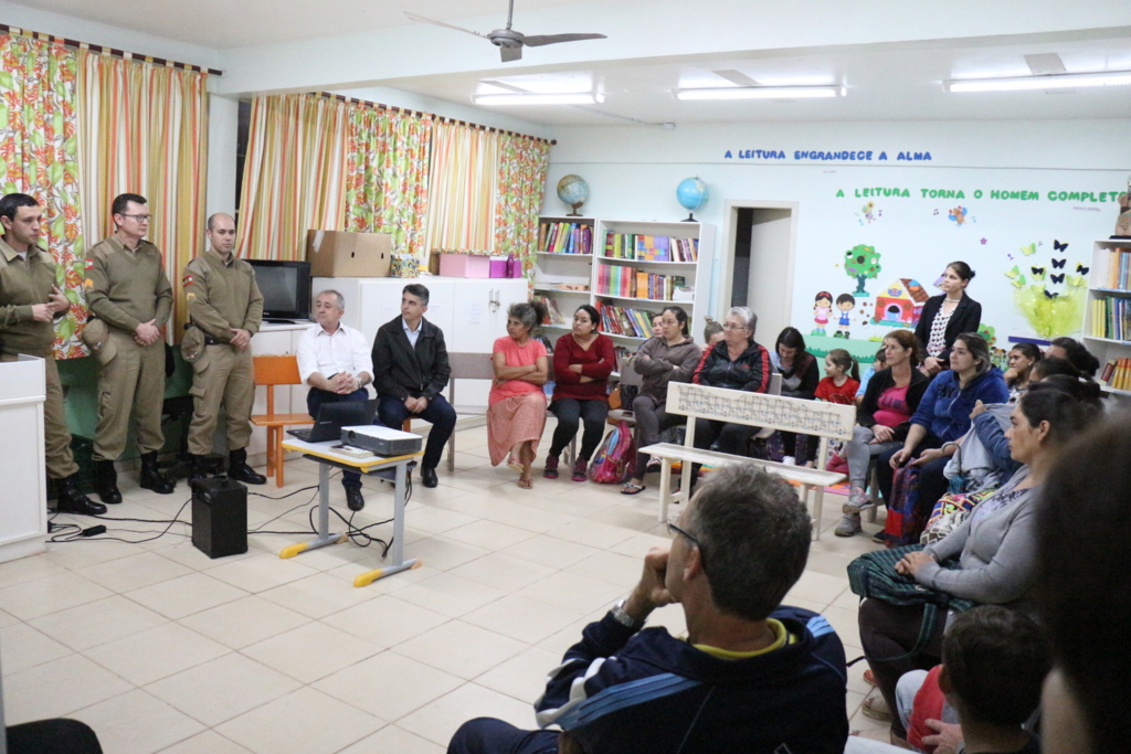 Projeto da Polícia Militar na Escola Santa Rita busca resgatar valores morais