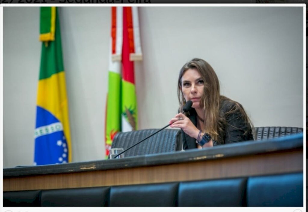 Valquiria Guimarães / Assessoria de Comunicação / Deputada Paulinha - Um homem de sensibilidade e de firmeza. Assim a deputada Paulinha definiu o estilo do novo presidente da Assembleia Legislativa, Mauro de Nadal (PMDB).