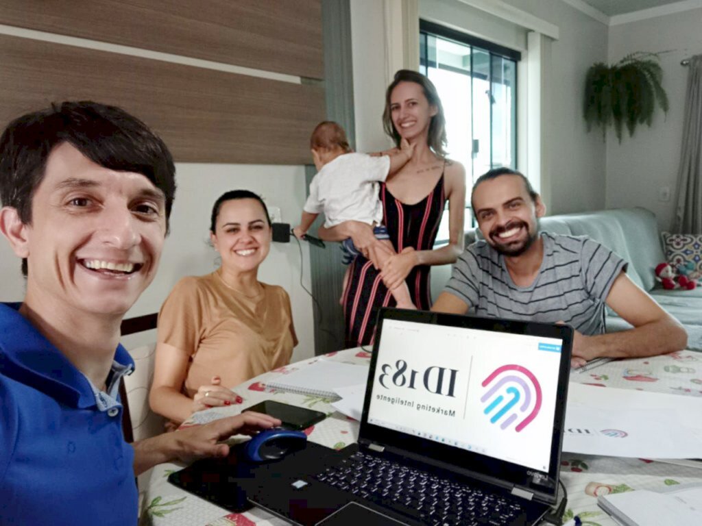 MB Comunicação Empresarial/Organizacional - A empresa é familiar e os sócios atuam em suas residências (Foto: Arquivo Pessoal)