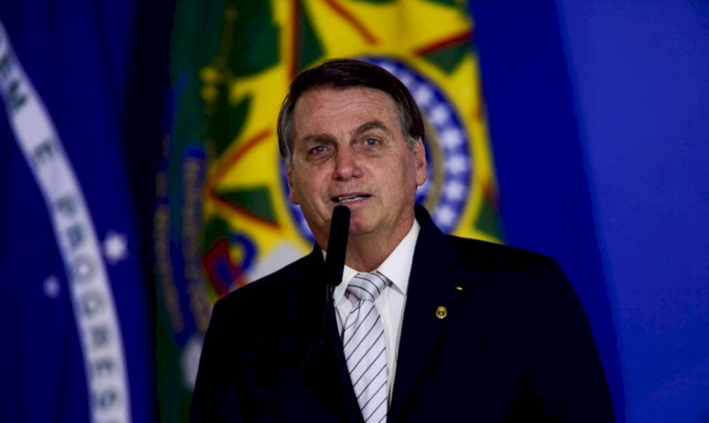 Bolsonaro participa de encerramento de cursos da Polícia Federal