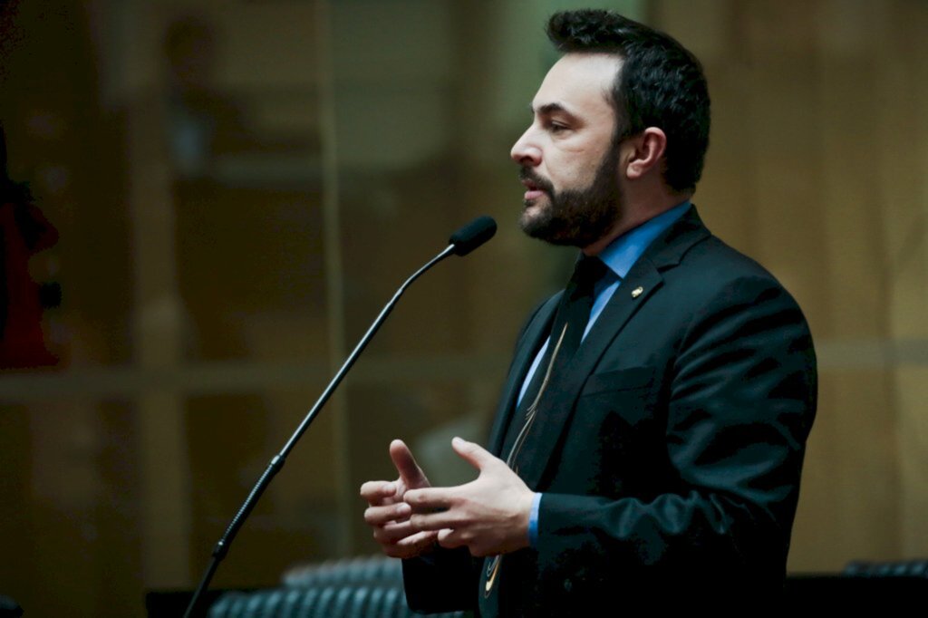 Marcius Machado cobra abertura de licitação para reforma do colégio Belisário Ramos