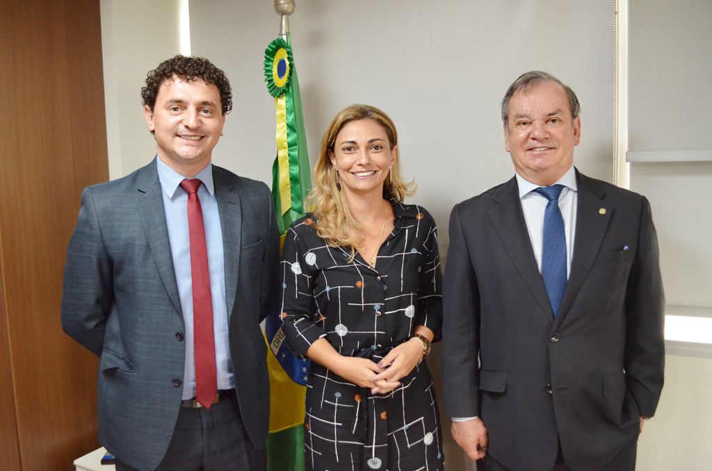  - Chefe de Gabinete do deputado, Rafael Pezenti, Presidente do FNDE, Karine dos Santos e deputado Peninha.JPG