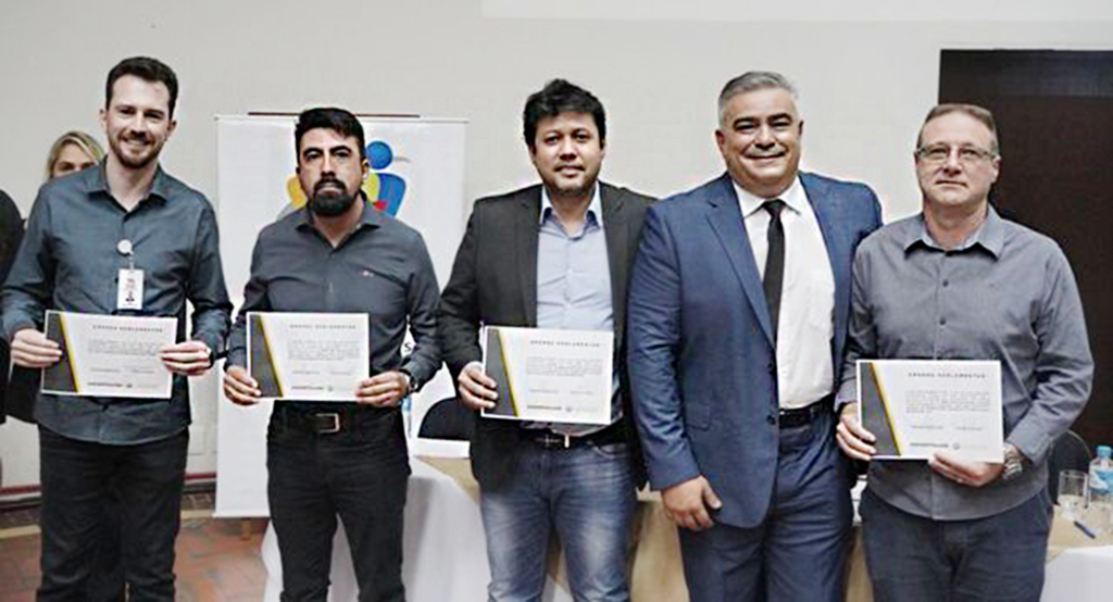  - Deputado Sargento Lima entrega emendas para o setor de saúde de Joinville. Foto: assessoria parlamentar.