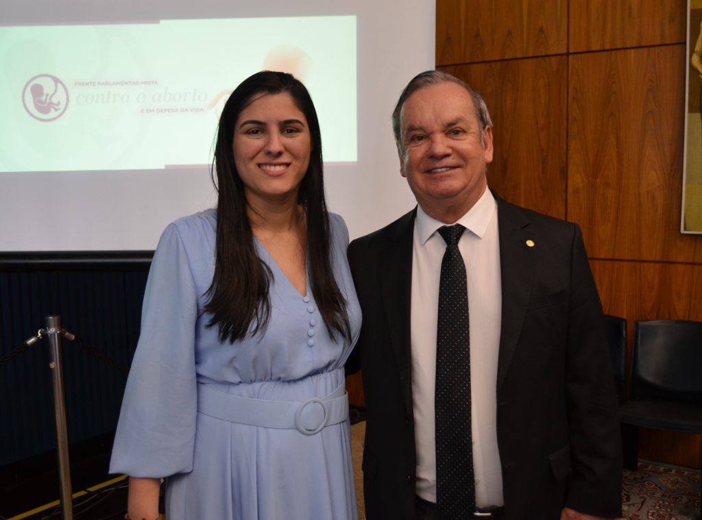 Peninha participa do lançamento da Frente Contra o Aborto e em Defesa da Vida