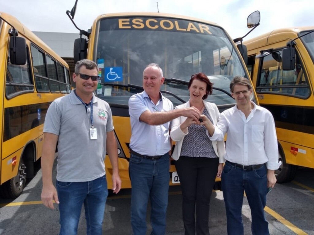 Saretta entrega ônibus para município de Alto Bela Vista