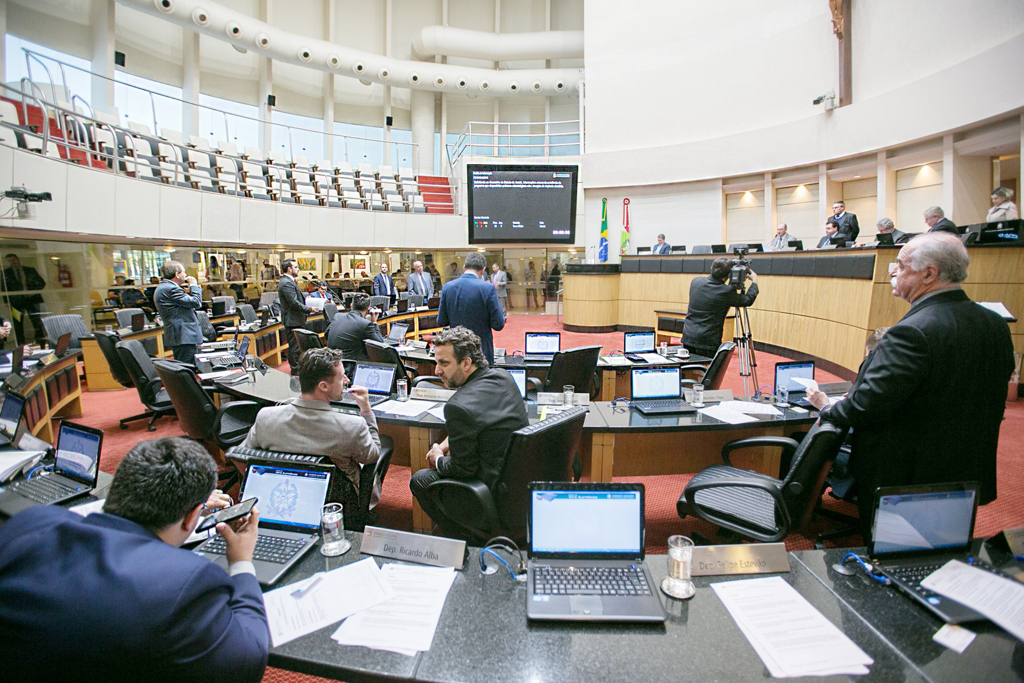 Ideologia de gênero levanta deputados contra currículo educacional