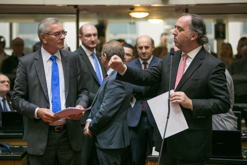  - Deputado Silvio Dreveck e Kennedy Nunes, defendendo o mel Catarinense.