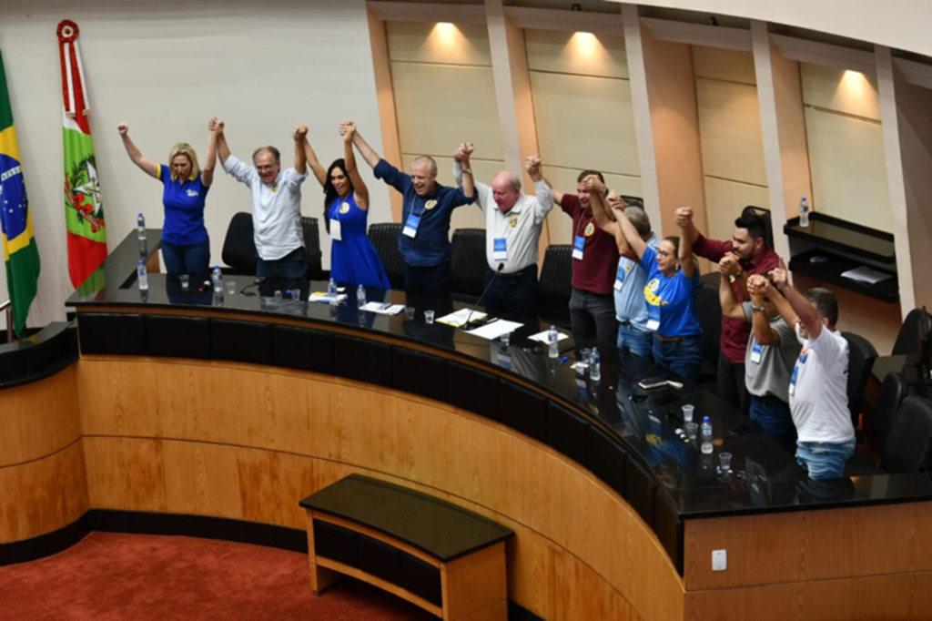 Divulgação PSDB-SC - Presidente nos últimos quatro anos, Deputado Marcos Vieira passa o comando da sigla ao ex-Deputado Federal Marco Tebaldi