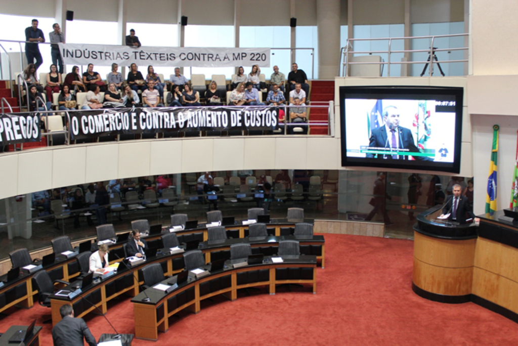 Murici Balbinot - Plenário da Alesc durante a votação da MP 220