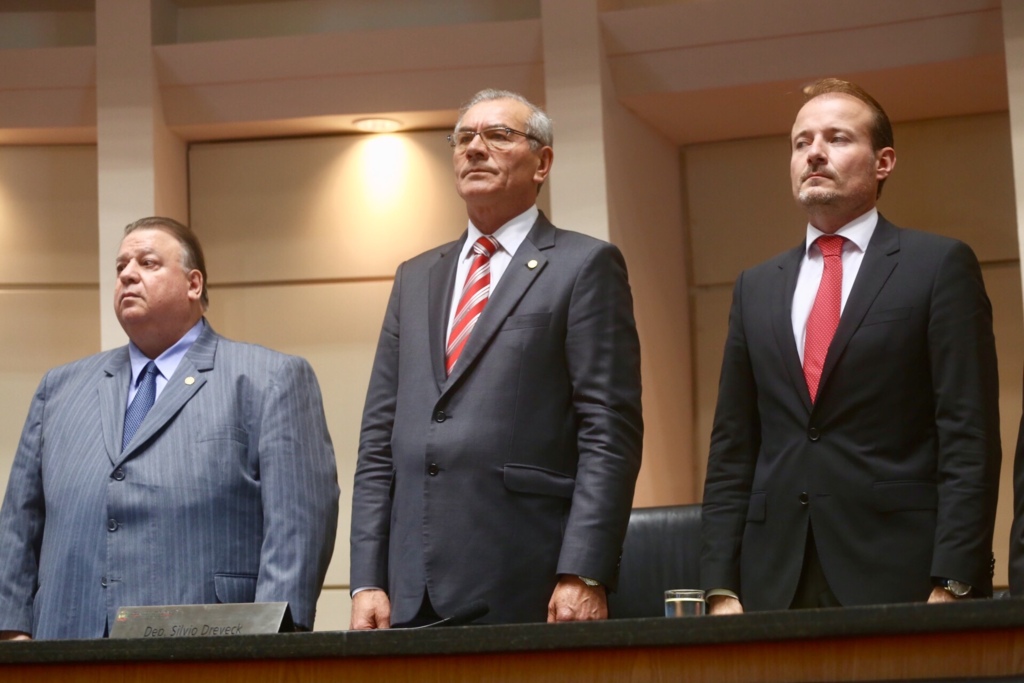 Cristina Gallo. - Título de Cidadão Catarinense. José Torres Marques, Silvio Dreveck e Gabriel Ribeiro.