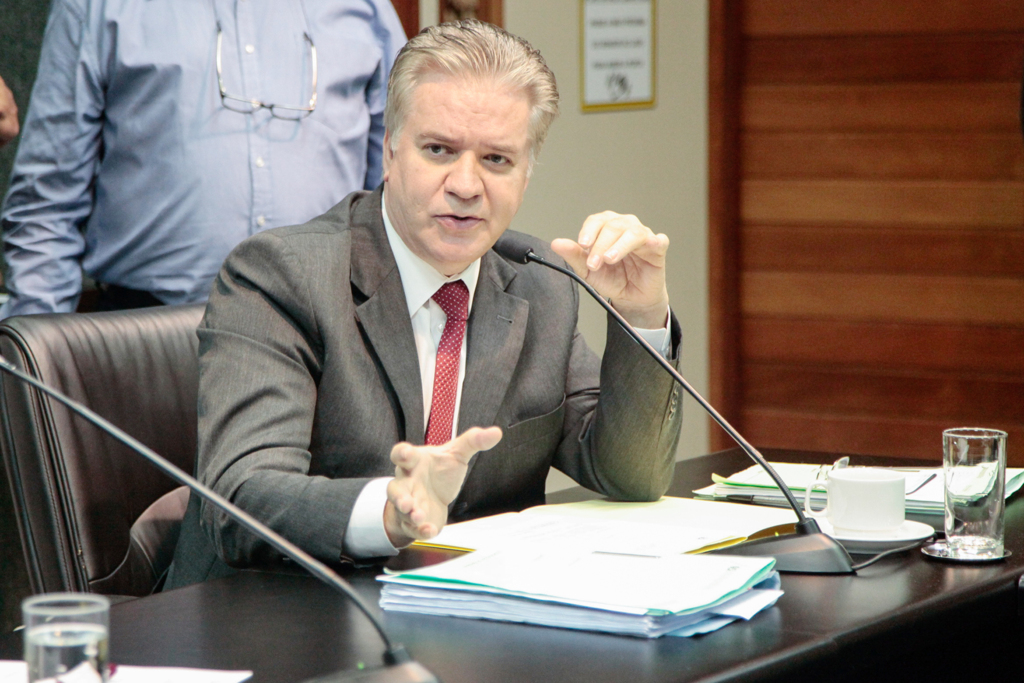  - FOTO: Projeto que garante acesso a cinemas e espetáculos com alimentos avança na Alesc.