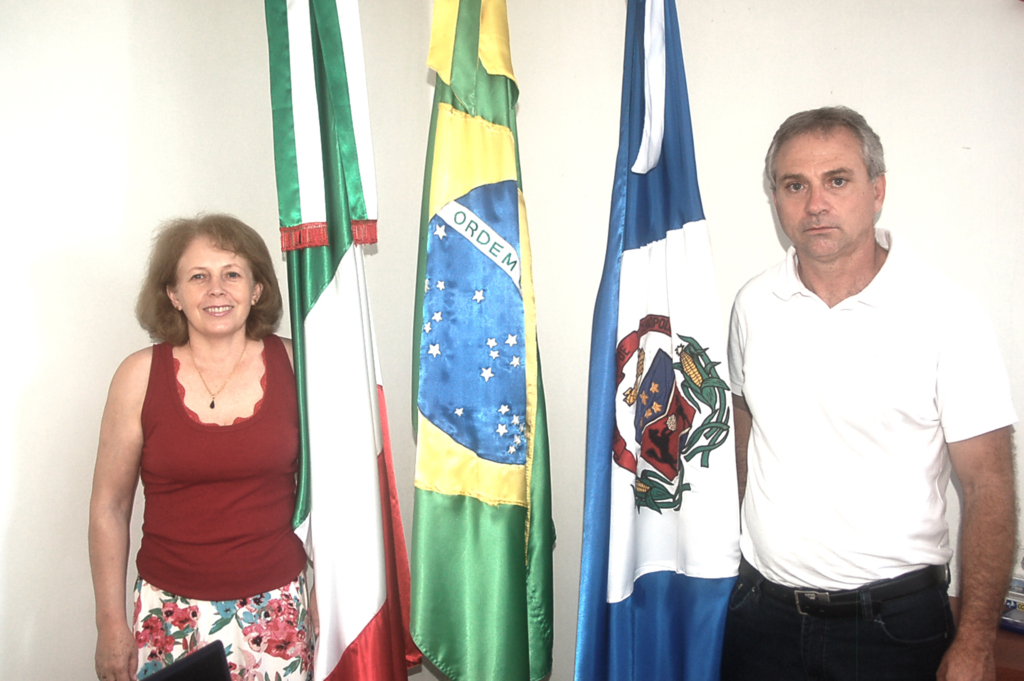  - Vice-prefeita Olides Rita Dall' Orsoletta Vetorazi e prefeito Sérgio Luiz Calegari.