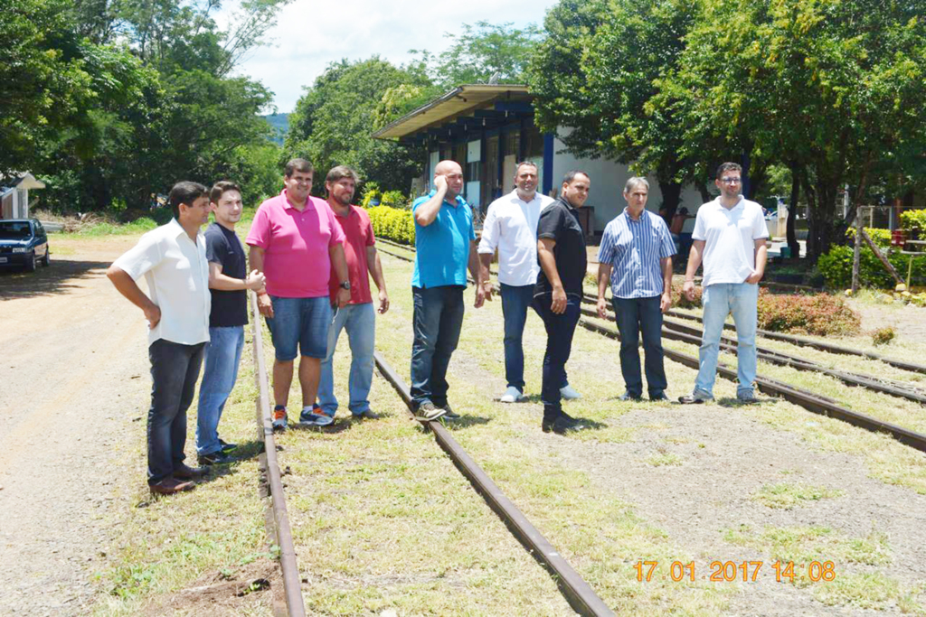  - As fotos foram aproveitadas da Câmara Municipal e também de alguns Vereadores, já que tivemos um problema com a máquina fotográfica. Legendas: Atuação dos Vereadores, entidades e cobertura da imprensa e dos meios de comunicações.