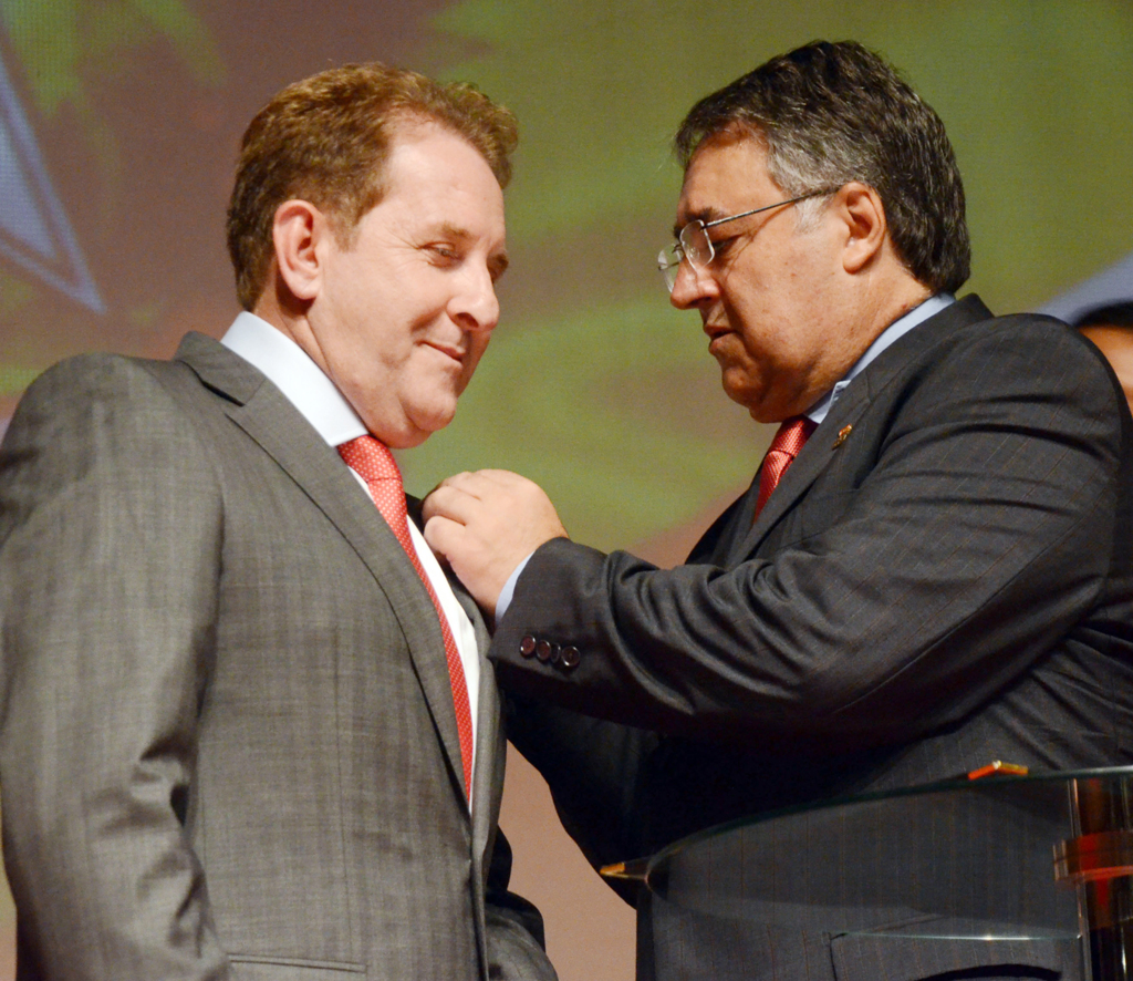  - Governador Raimundo Colombo empossa o novo secretário de Estado da Assistência Social, Trabalho e Habitação, Valmir Comin, que assume o comando da pasta no lugar de Geraldo Althoff. Florianópolis, 11/01/2017. Foto: Jaqueline Noceti/SECOM