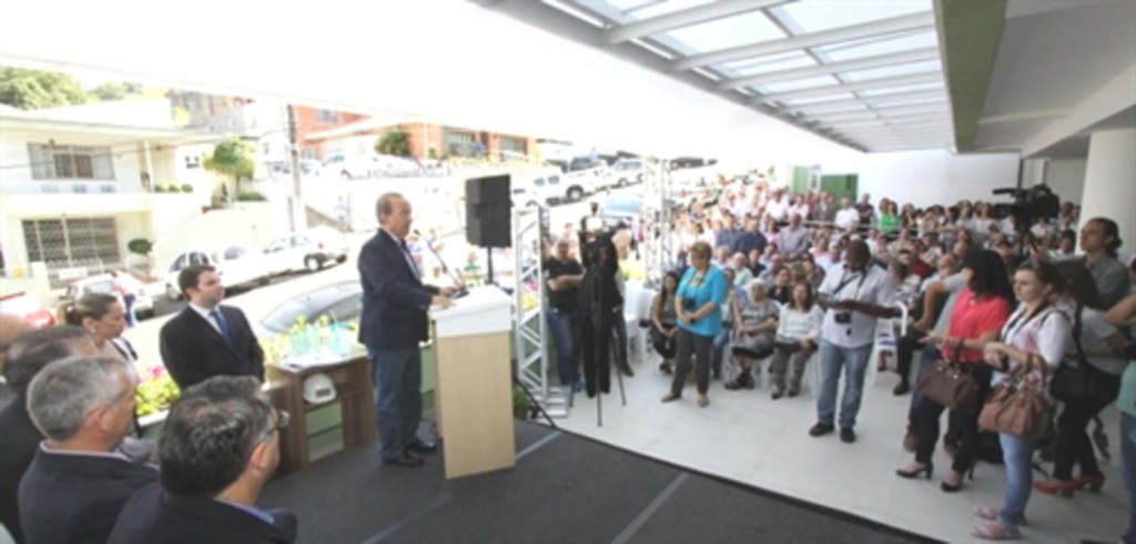  - Deputado Jorginho Mello discursando na inauguração da nova ala do HUST.