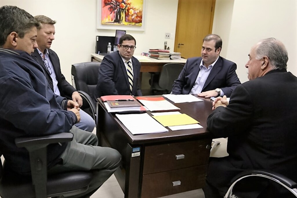  - Reunião recente entre o secretário de Estado do Desenvolvimento Econômico e Sustentável, Carlos Chiodini, o deputado Romildo Titon, o presidente da Fatma, Alexandre Waltrick Rates e o coordenador de parques da Fatma, Giba Morsch.