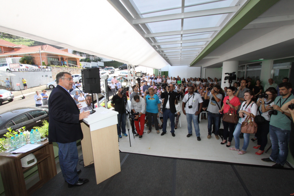  - Moradores de Joaçaba e região passam a contar, a partir de abril, com uma nova ala de atendimento no Hospital Universitário Santa Terezinha (Hust). A revitalização e ampliação foram inauguradas com a presença do governador Raimundo Colombo e contaram com R$ 11,2 milhões de investimentos do Governo do Estado - 08/04/2016. Foto: James Tavares/Secom