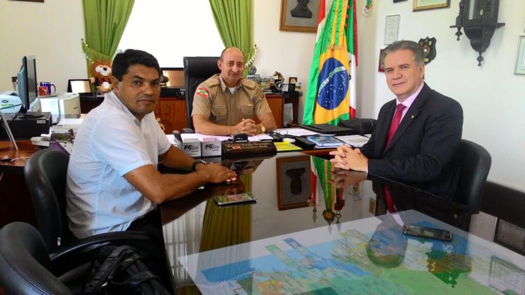  - Deputado Cesar Valduga (PCdoB) e o comandante geral da Polícia Militar de Santa Catarina, Paulo Henrique Henn.