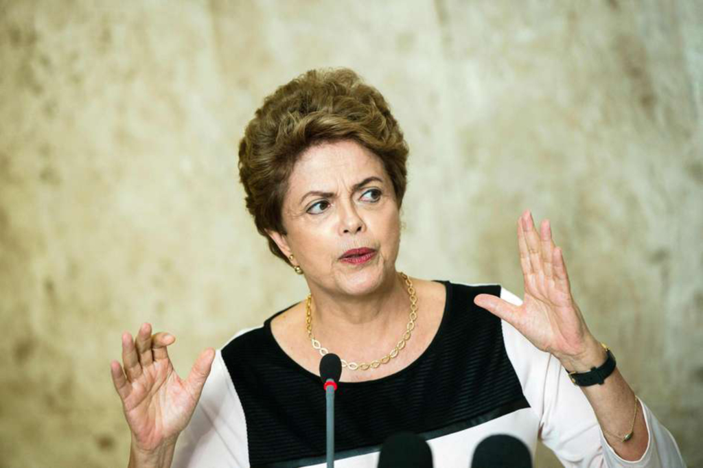 Dilma assina decreto e eleva salário mínimo para R$ 880