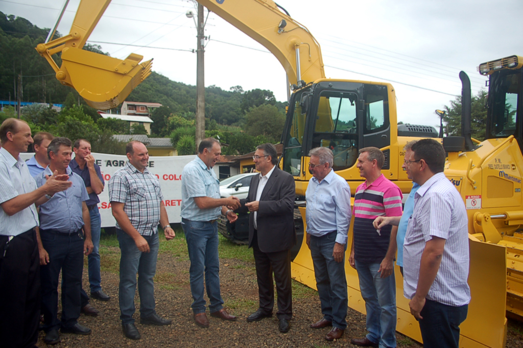 Governador entrega equipamentos e inaugura obra em Presidente Castello Branco