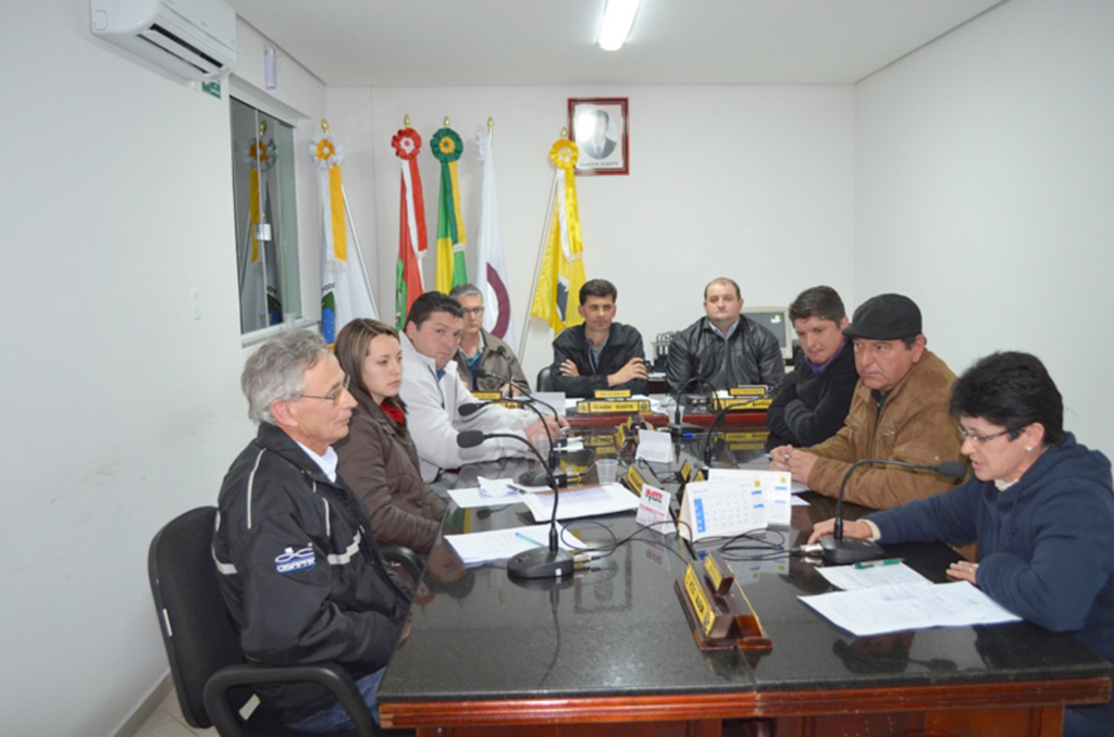 Câmara de Vereadores de Ouro realizou a última sessão ordinária do mês