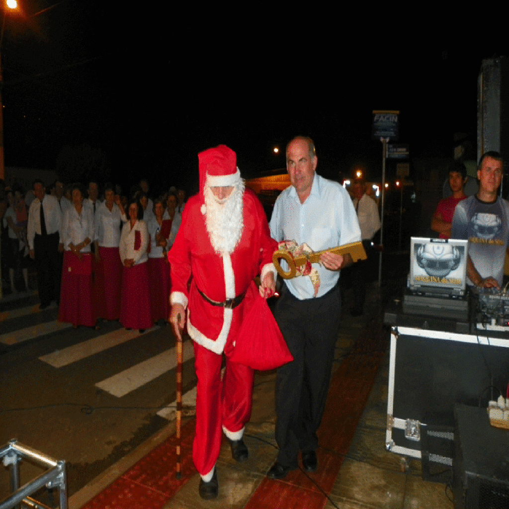 NATAL ILUMINADO EM OURO