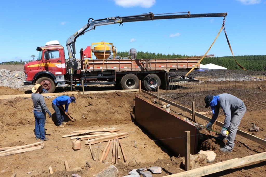 Inaugurada a pedra fundamental do Núcleo Genético de Lages com investimento privado de R$ 40 milhões