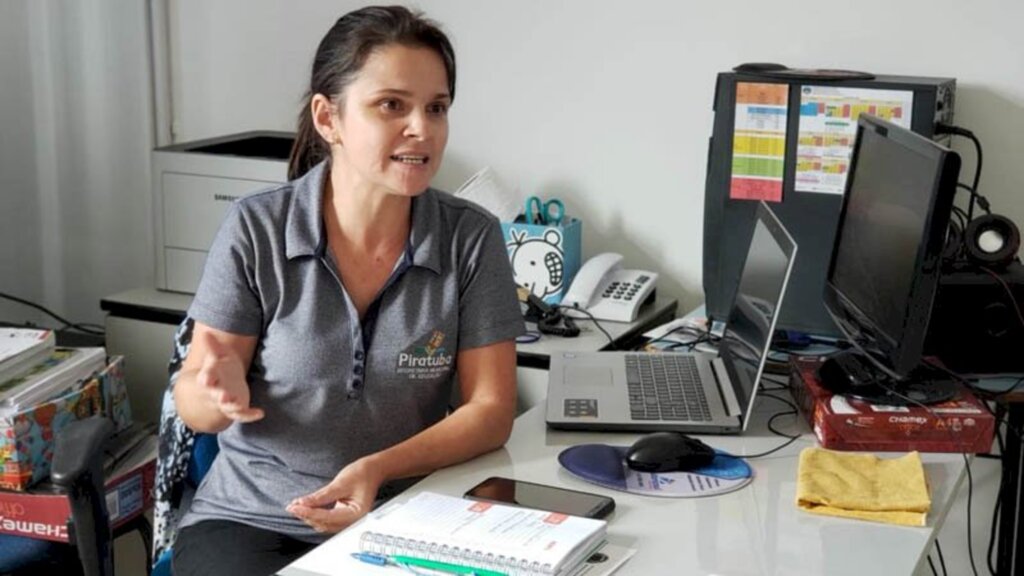 SÉRIE DE REUNIÕES ORIENTA PROFESSORES SOBRE ATENDIMENTO ESCOLAR DE ESTUDANTES EM PERÍODO DE AULAS DOMICILIARES EM PIRATUBA