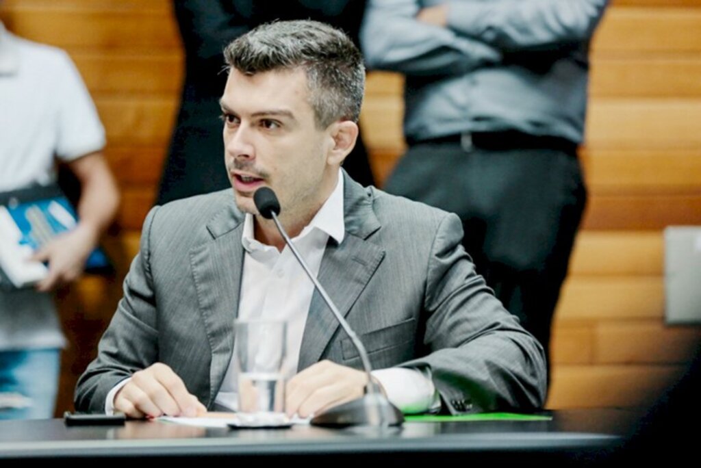 Covid-19: deputados aprovam a convocação do secretário de Estado da Saúde