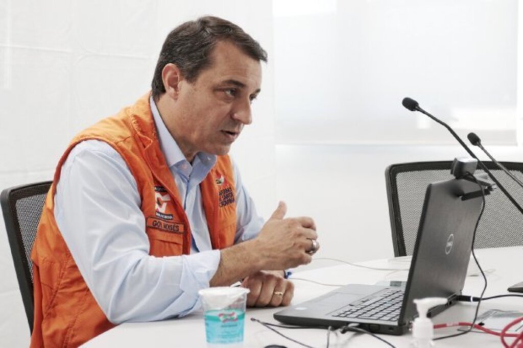 Governador tem dia de encontros com lideranças políticas e empresariais para alinhamento no combate à doença