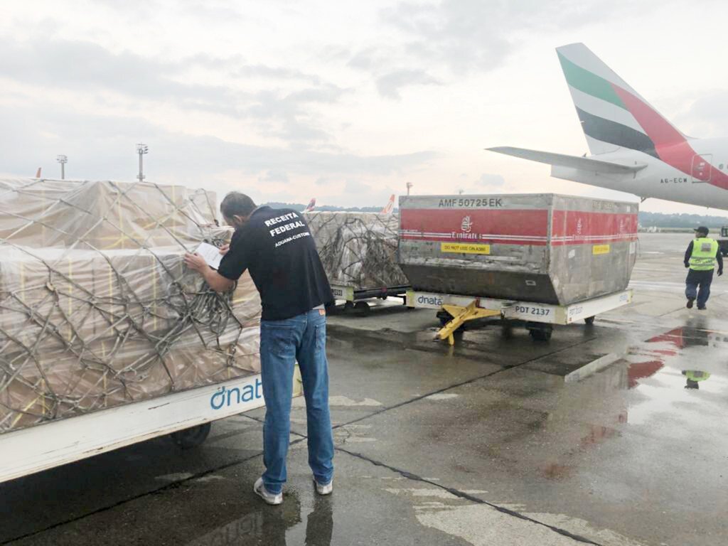 Receita Federal libera entrada de 500 mil testes para detecção do coronavírus em tempo recorde em Guarulhos