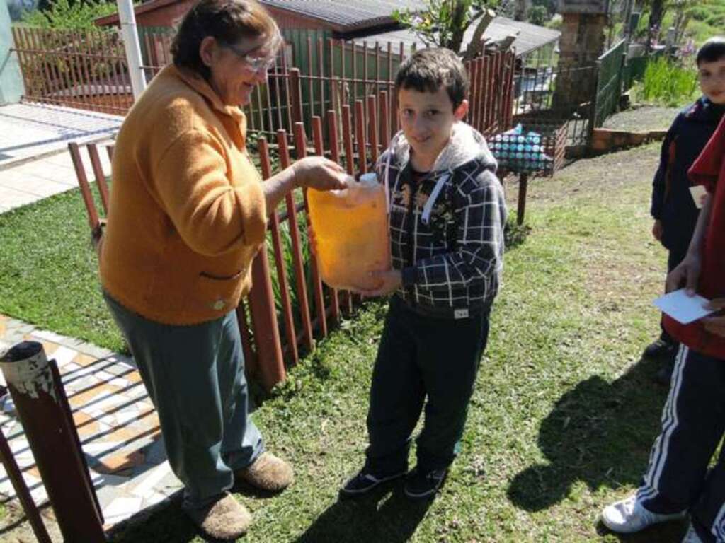 ALUNOS DA REDE MUNICIPAL DE ZORTÉA RECEBEM MATERIAL ESCOLAR