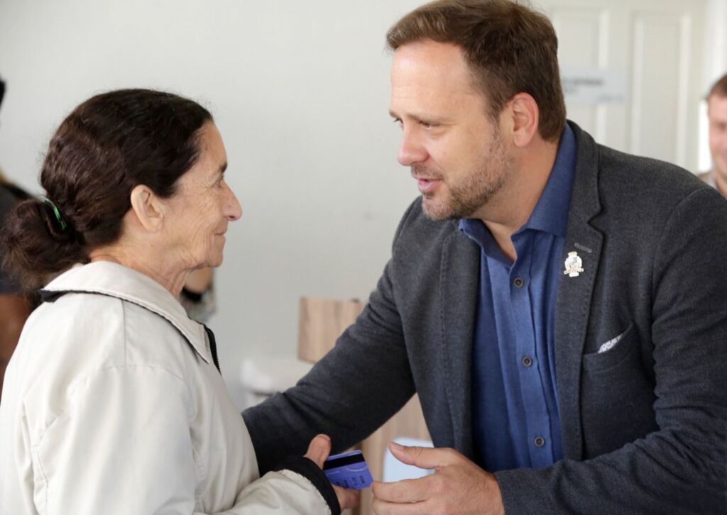 Prefeito Adriano Silva recebe alta hospitalar