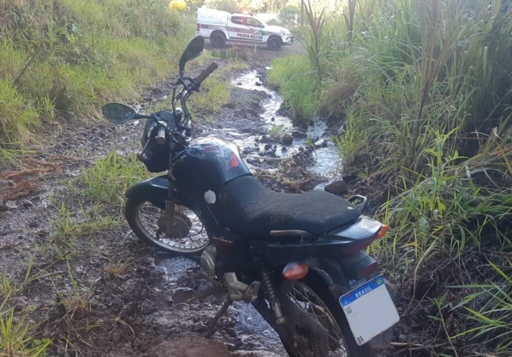 Moto furtada é recuperada pela PM