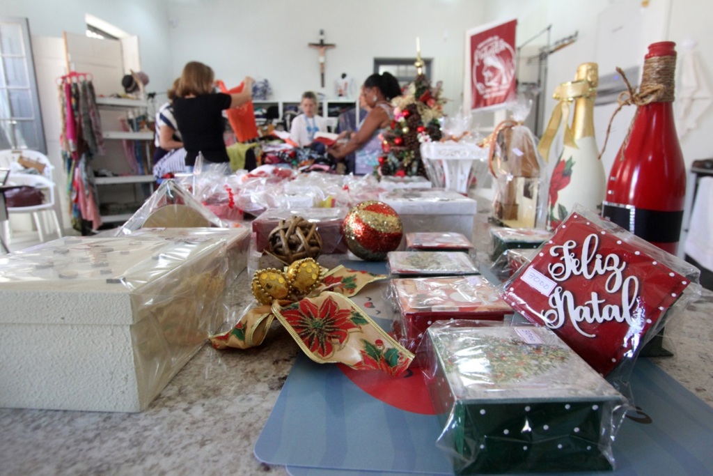 Banco Madre Tereza de Calcutá realiza bazar beneficente de Natal