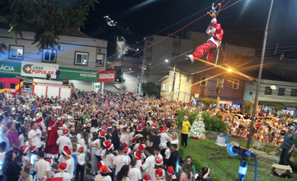 Grande festa na chegada do Papai Noel