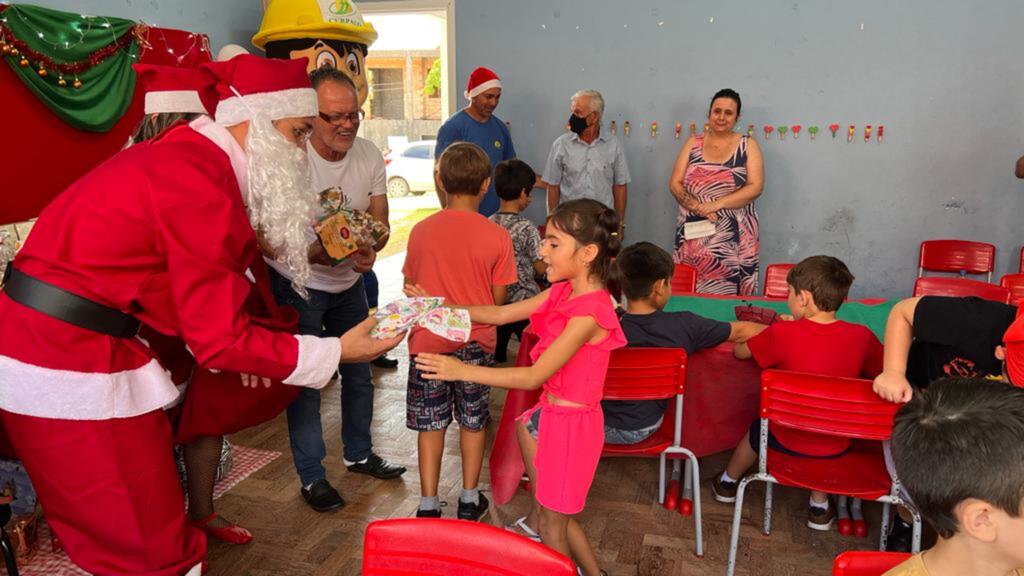 Natal Cerpalo faz a alegria das crianças com a presença do Papai Noel