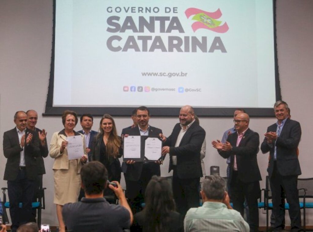 Carlos Moisés anuncia mais de R$ 100 milhões em investimentos para Mafra e região