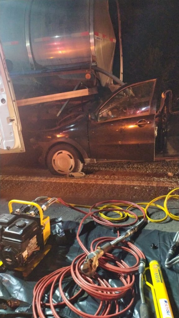 Colisão traseira na BR-280 em Três Barras leva três pessoas a óbito