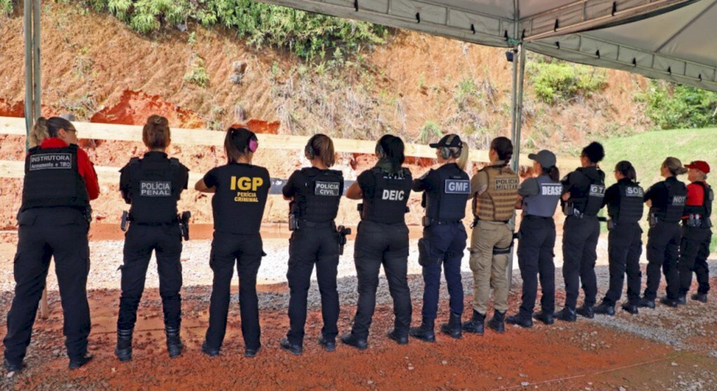 Mulheres das forças de segurança de SC ganham treinamento inédito de nivelamento tático