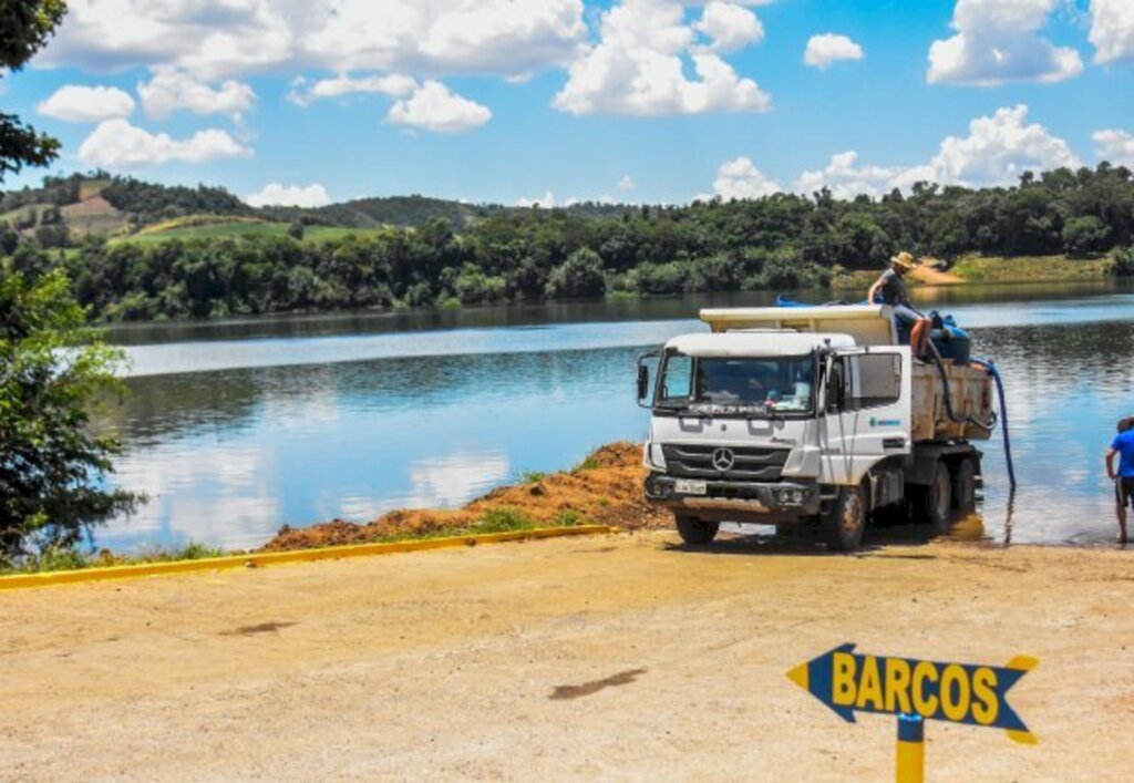  - Caminhões pipa têm sido usados no Extremo Oeste para atender demanda por água. Foto: Antonio Carlos Mafalda/Especial/Secom