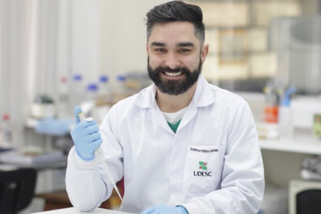 Doutorando da Udesc Lages recebe prêmio internacional com estudo de teste de Covid