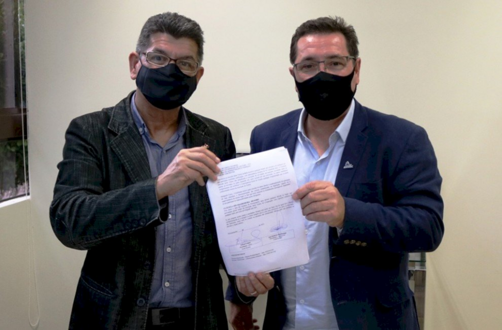 Adjori/SC e FCC assinam cooperação para execução do Cadastro Catarinense de Jornais