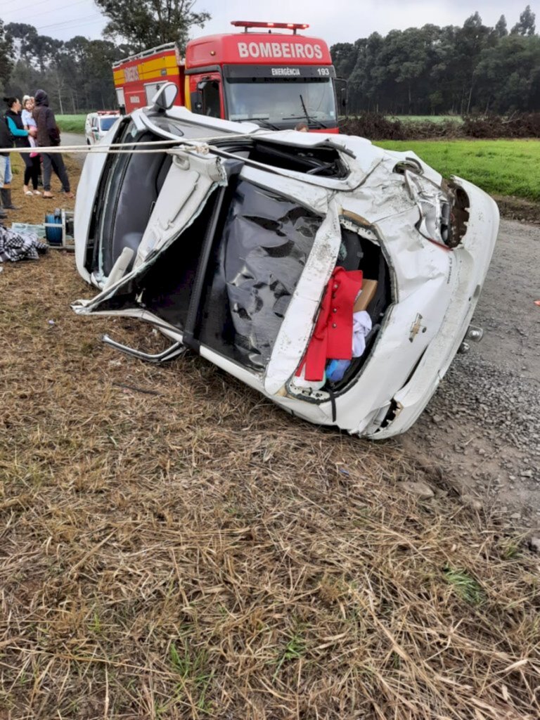 Mulher fica ferida num capotamento no São João dos Cavalheiros em Três Barras