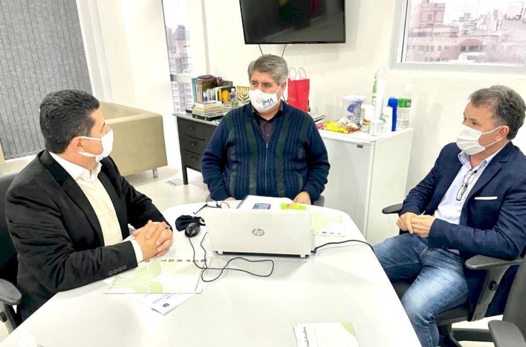 Prefeito de Canoinhas, Beto Passos, e presidente do IMA discutem projeto do Parque da Cidade