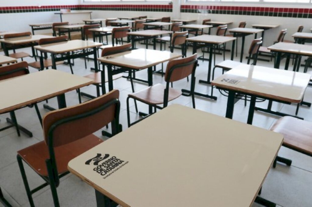 Escolas Estaduais suspendem aulas presenciais na região devido ao frio