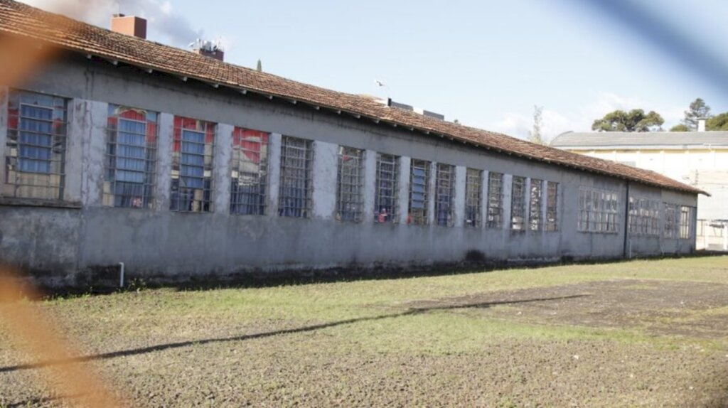 Abandonado: Governo de Canoinhas tenta reverter prédio cedido à UNC que encontra-se em mau estado de conservação